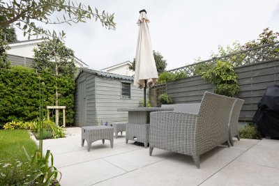 Zo kies je de juiste zweefparasol voor je tuin